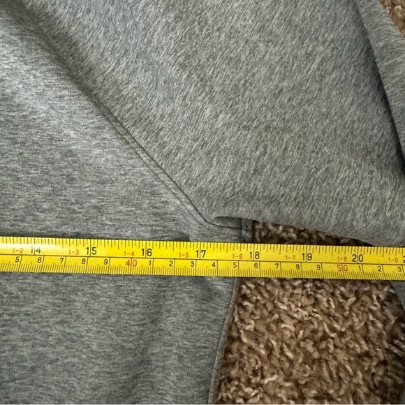 Under Armour Women’s Lightweight Gray‎ Fleece Lined 1/4 Zip Jacket Size Medium - Picture 6 of 9
